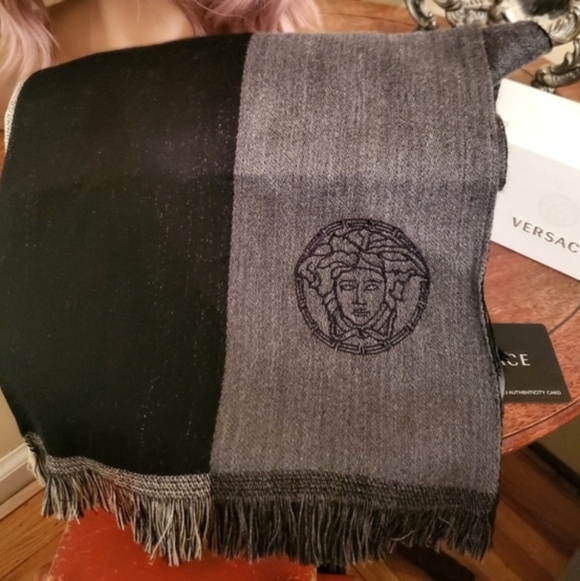Versace Black and Gray Scarf - Picture 10 of 10